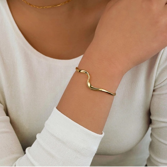 Marie June gold wavy bangle bracelet - Picture 1 of 4